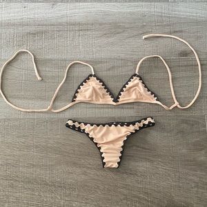 Posh Púa S beige bikini with black trim